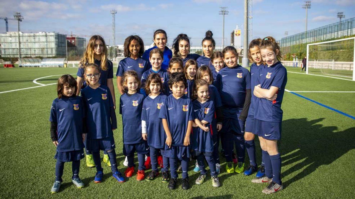 Equip femení de la PBR La Roca en un acte de l'Agrupació FCB